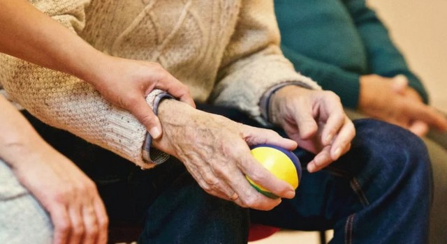 25,000 new aged care workers needed