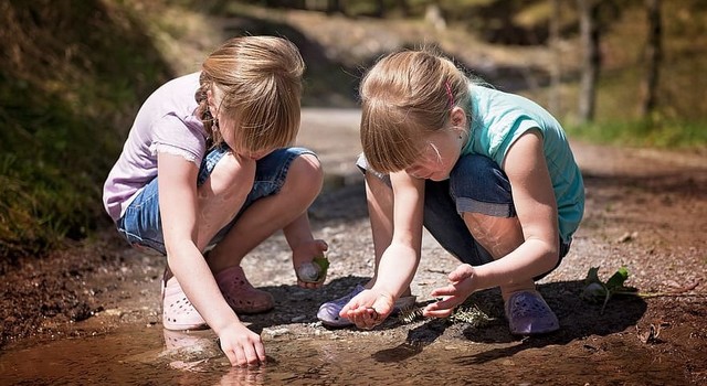 Kids learn science from nature