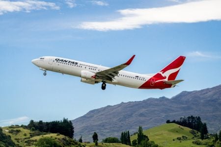 Queenstown,,New,Zealand,-,Dec,9,,2016:,Airplane,Of,Qantas